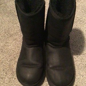 Black Classic short leather uggs